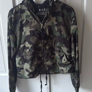 Women’s camo wind breaker size small